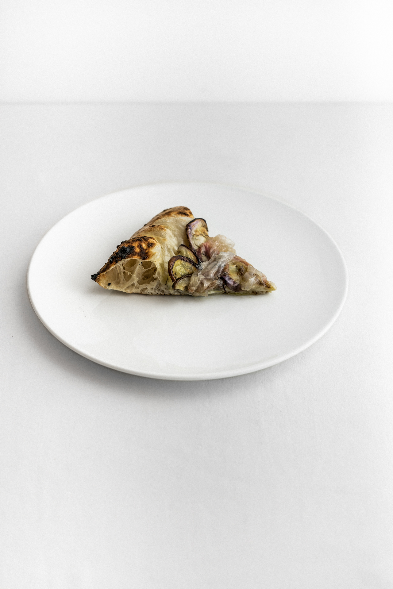 Pizza melanzane e lardo di Luca Bizzarri, infoodfamily, foto di Matteo Bizzarri Pizza melanzane e lardo di Luca Bizzarri, infoodfamily, foto di Matteo Bizzarri